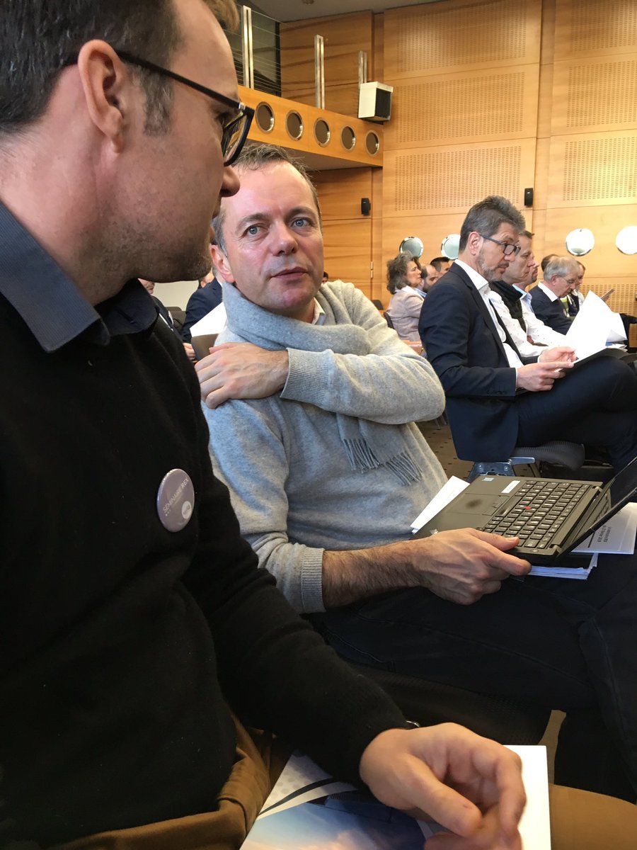 Séminaire sécurité REX au siège de l’UIC. Mme ROUSSE, directrice EPSF lance les débats. <a href="/UDS_SNCF/">Université du Service SNCF</a>,DSM SNCF Mobilités à l’écoute 👏 au milieu de toutes les EF et acteurs du RFN
@t_becam @Bonnet_Christop @LaurentLanty <a href="/NatFoyLouis/">Nathalie Foy-Louis</a> <a href="/david_pradeau/">David PRADEAU</a>