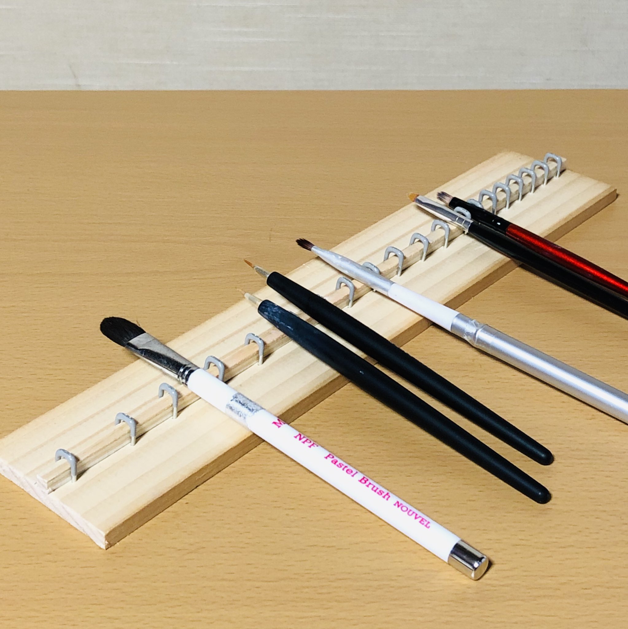 美術品　旧蔵　筆置き　書道用品 プラチナ牡丹彫 文庫 A4サイズ 黒 漆塗り・木製 12-13205 漆器の井助