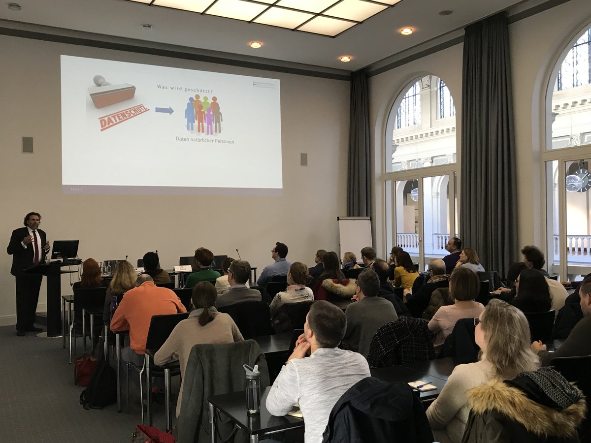 hkhamburg's tweet image. „#Datenschutz ist keine Frage der Größe des Unternehmens. Jeder #Selbstständige muss sich mit diesem Thema auseinandersetzen“, sagt Jörg F. Smid, Fachanwalt für #ITRecht bei unserem #Gründerforum „DSGVO – an alles gedacht?“. Mehr Infos zur #DSGVO: hk24.de/dsgvo