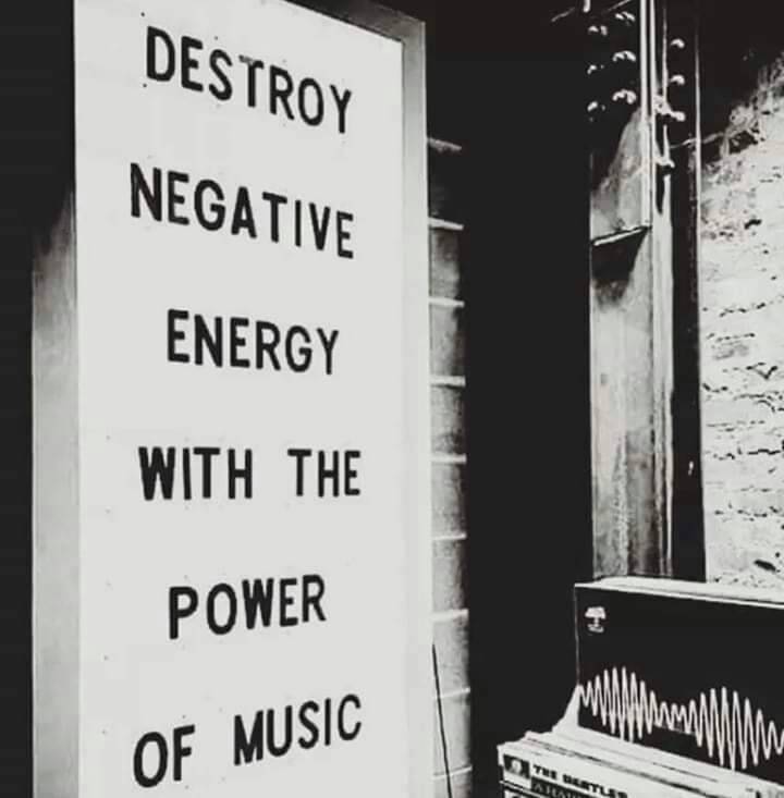 27notesgrup's tweet image. Quina cançó t'omple d'energia positiva?