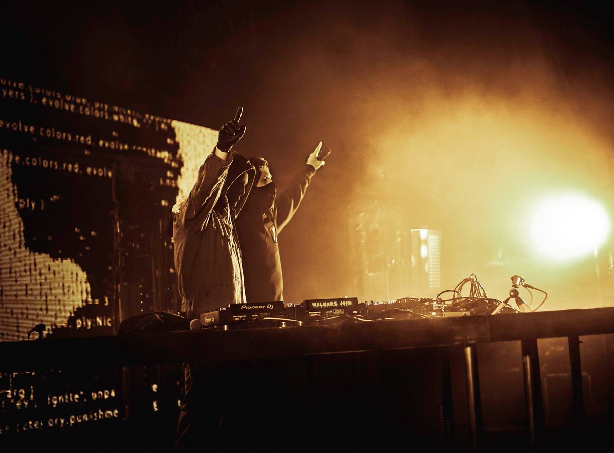 IAmAlanWalker's tweet photo. I canโt believe the #DifferentWorldTour in the US is over! These past few weeks have been so crazy, and I feel blessed to have so many amazing fans all over the country ๐๐ป Thank you to my brother @K391 and @ZAXXOfficial for joining me and making it a memorable tour ๐ฅ https://t.co/BX9xEh0ldP