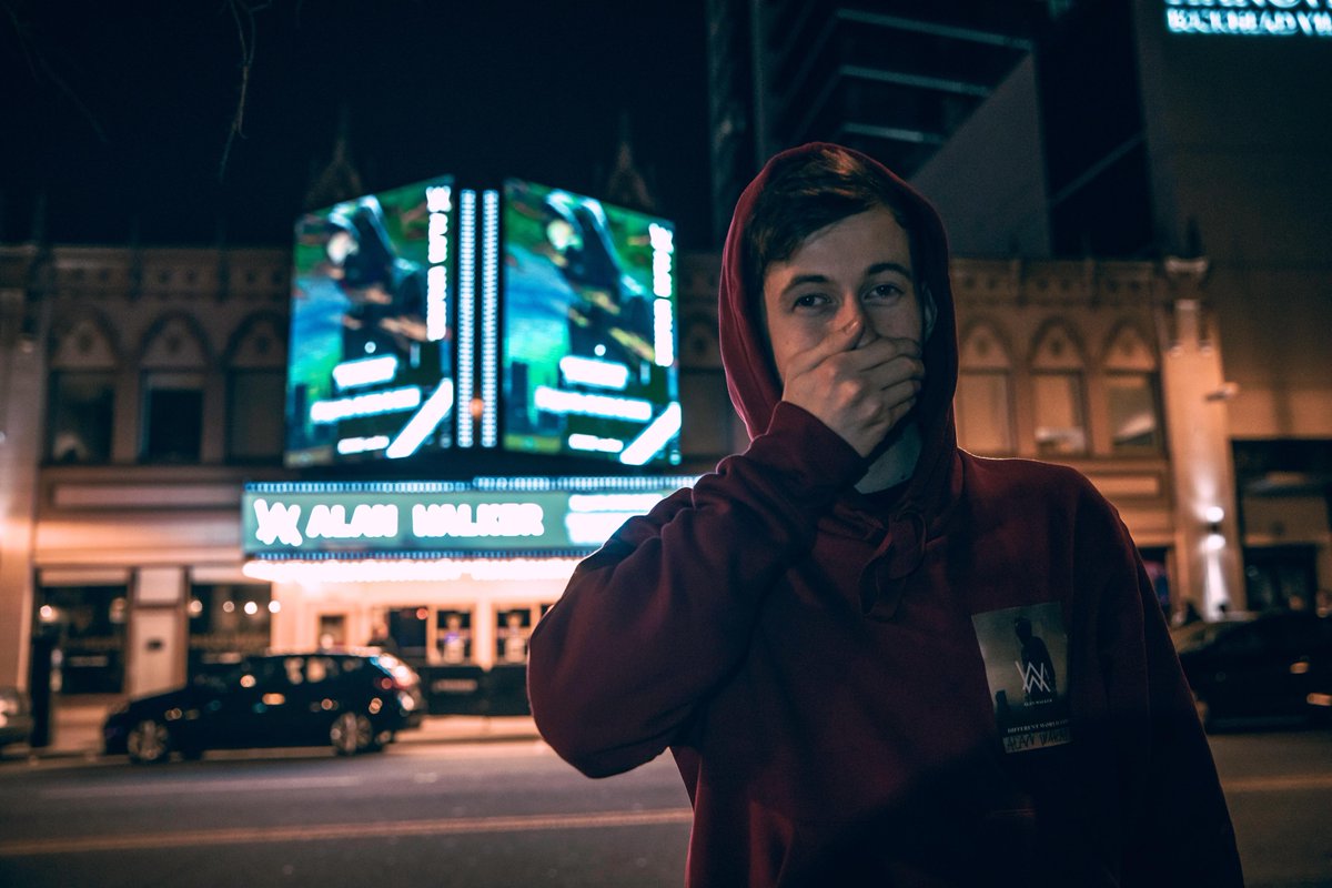 IAmAlanWalker's tweet photo. I canโt believe the #DifferentWorldTour in the US is over! These past few weeks have been so crazy, and I feel blessed to have so many amazing fans all over the country ๐๐ป Thank you to my brother @K391 and @ZAXXOfficial for joining me and making it a memorable tour ๐ฅ https://t.co/BX9xEh0ldP