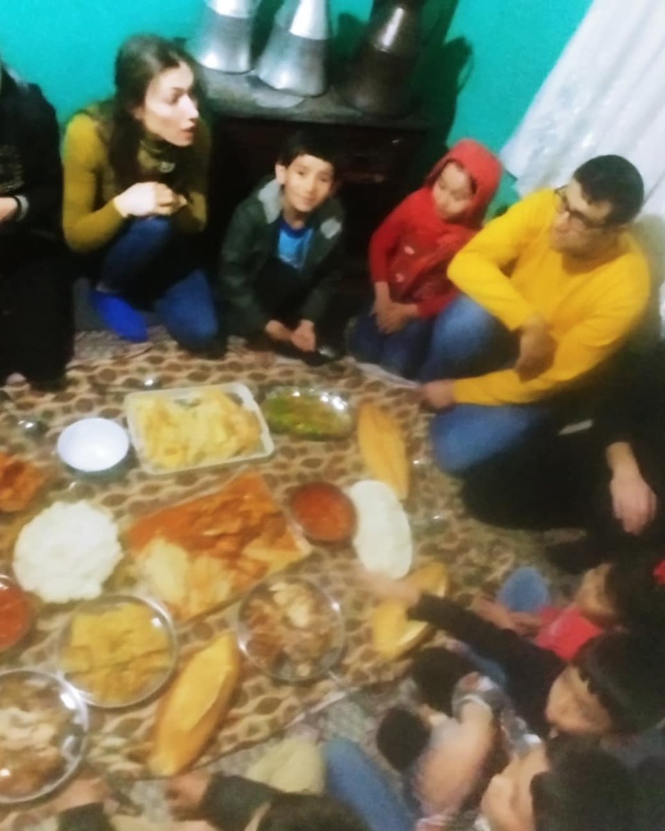 HayPaylasanlar's tweet photo. Dün akşam yemeğimizi paylaştık.
Aldık çorbamızı,pastamızı,pilavımızı ve çaldık kapıları. Hep birden bir sofrada yedik yemeğimizi. Çocukları sormayın onlar çok mutlu oldular https://t.co/vzximNOkHz
