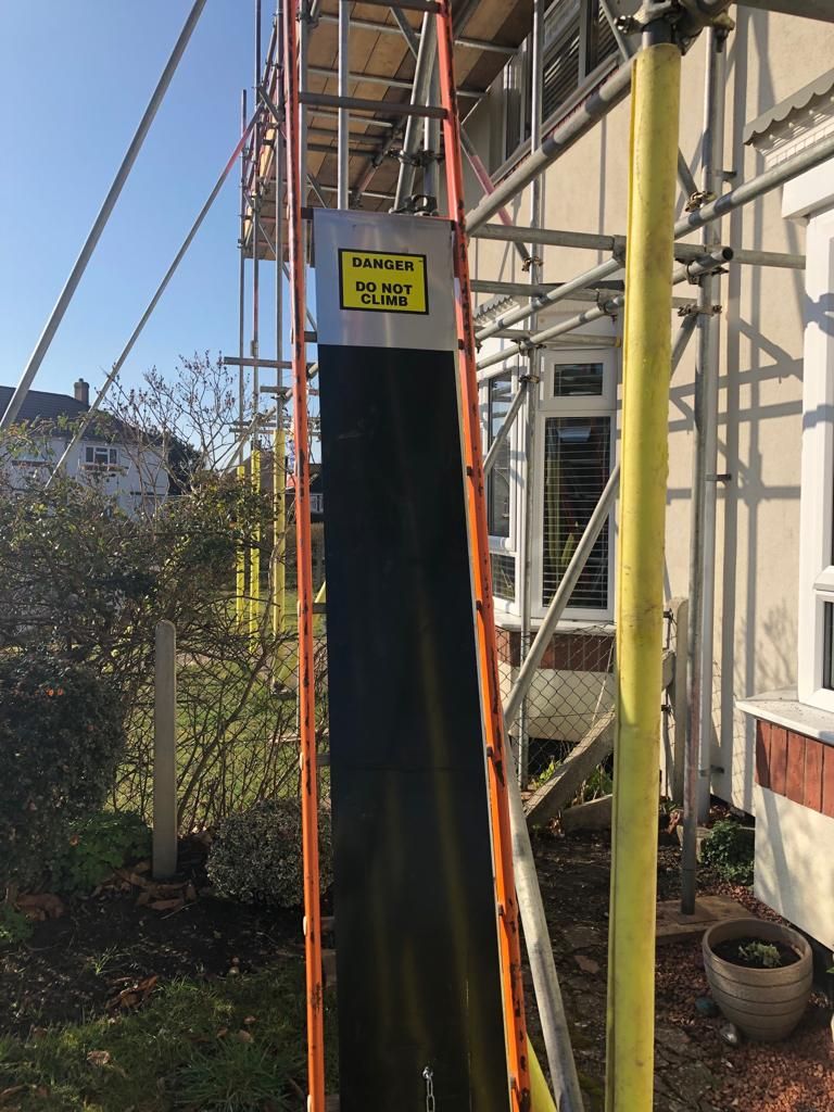 frameworkroof's tweet photo. ONSITE SAFETY.
As a site manager or someone running a build project, it is important to consider the on site risks and protect yourself, your staff and public from unnecessary danger. https://t.co/ha67iGS6RD