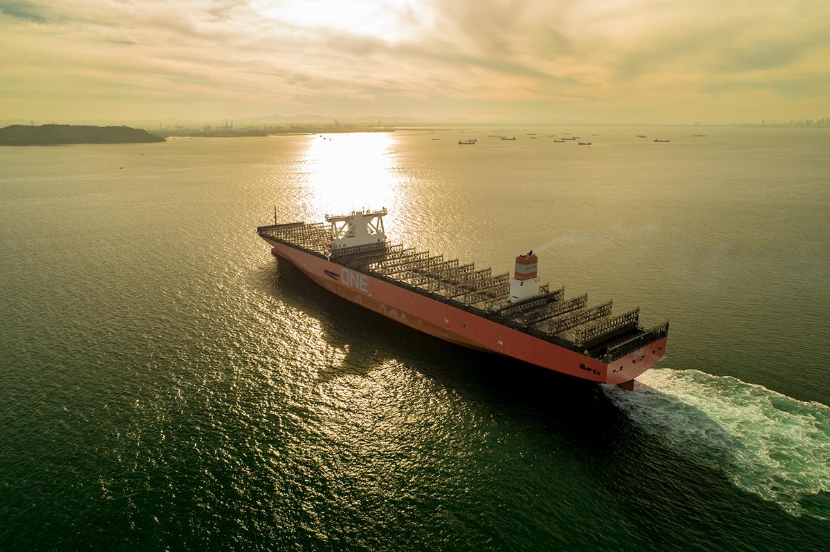 OceanNetworkExp's tweet photo. Midweek inspiration: #throwback of ONE Columba moving against the sunset at Laem Chabang! 

Book with us: https://t.co/MjDKwWuOlJ

#OceanNetworkExpress #containershipping #maritime #thailand https://t.co/7efGsJ7G4J