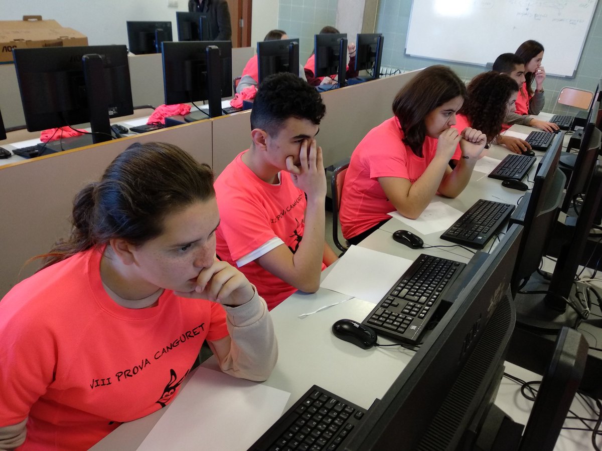 penyeta's tweet photo. Per l'IES Professor Broch i Llop ja està en marxa el #Canguret2019 https://t.co/DLAfqnZHyl