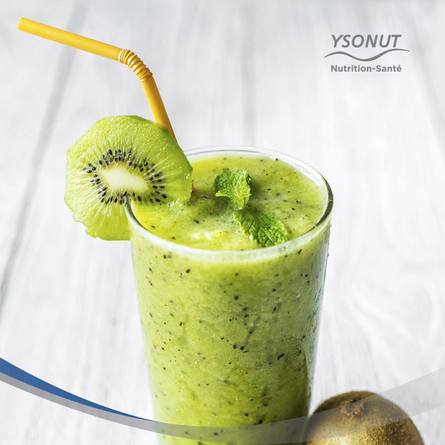 Ysonut_fr's tweet photo. Le kiwi contient une grande quantité de fibres solubles qui régulent les niveaux de cholestérol, de triglycérides et de sucre dans le sang et il prévient également la constipation. #Ysonut #nutrition #alimentation #régime https://t.co/bo7N5Mq1Fl