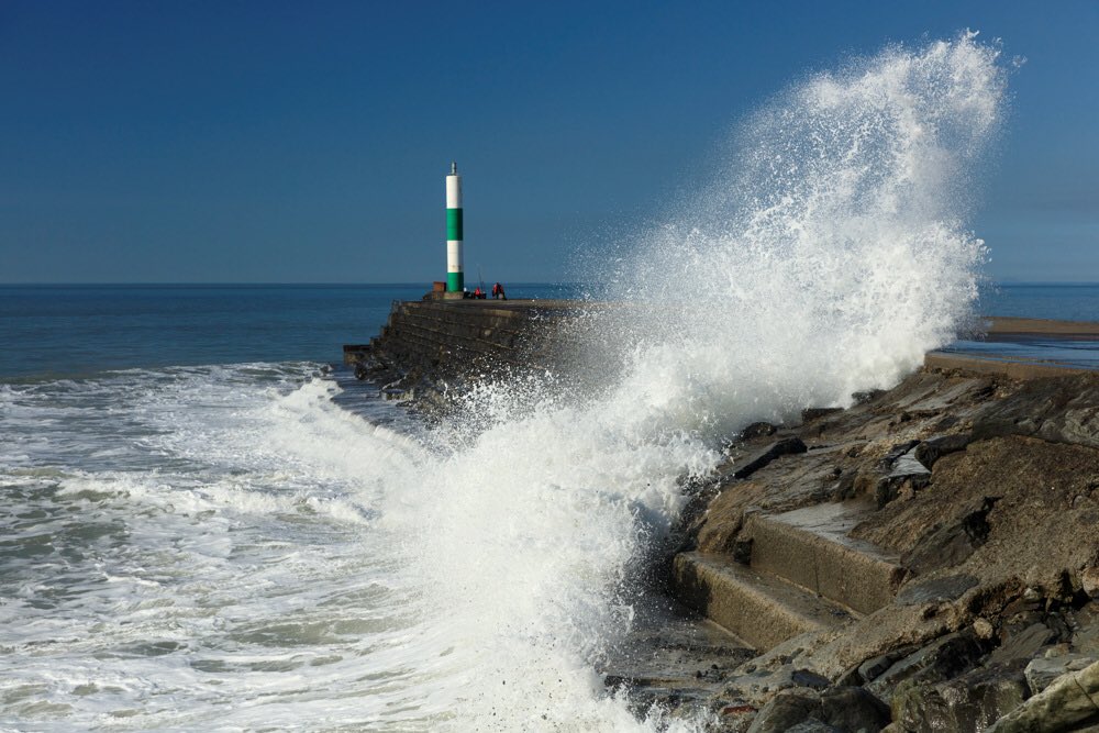 Heavy surf rolling onto Tan y Bwlch beach yesterday on a hot February afternoon #Aberystwyth <a href="/visitceredigion/">Discover Ceredigion</a> <a href="/visitwales/">Visit Wales 🏴󠁧󠁢󠁷󠁬󠁳󠁿</a> @VisitMidWales <a href="/WalesCoastPath/">Llwybr Arfordir Cymru / Wales Coast Path</a> <a href="/StormHour/">#StormHour</a> @ruthwignall <a href="/DerekTheWeather/">Derek Brockway - weatherman</a>