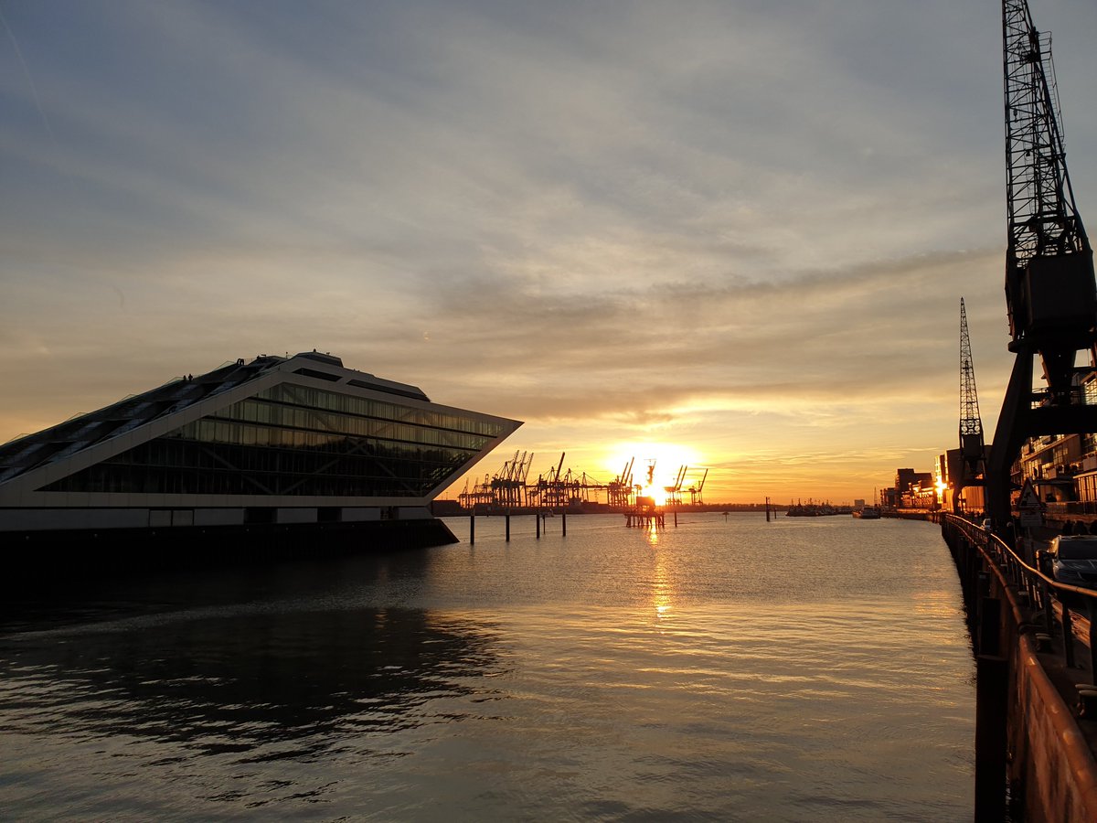 csglatklu's tweet photo. CSGL wishes you nice and successful day!
#port #Hamburg #csgl #environment https://t.co/RmS6dY9KBl
