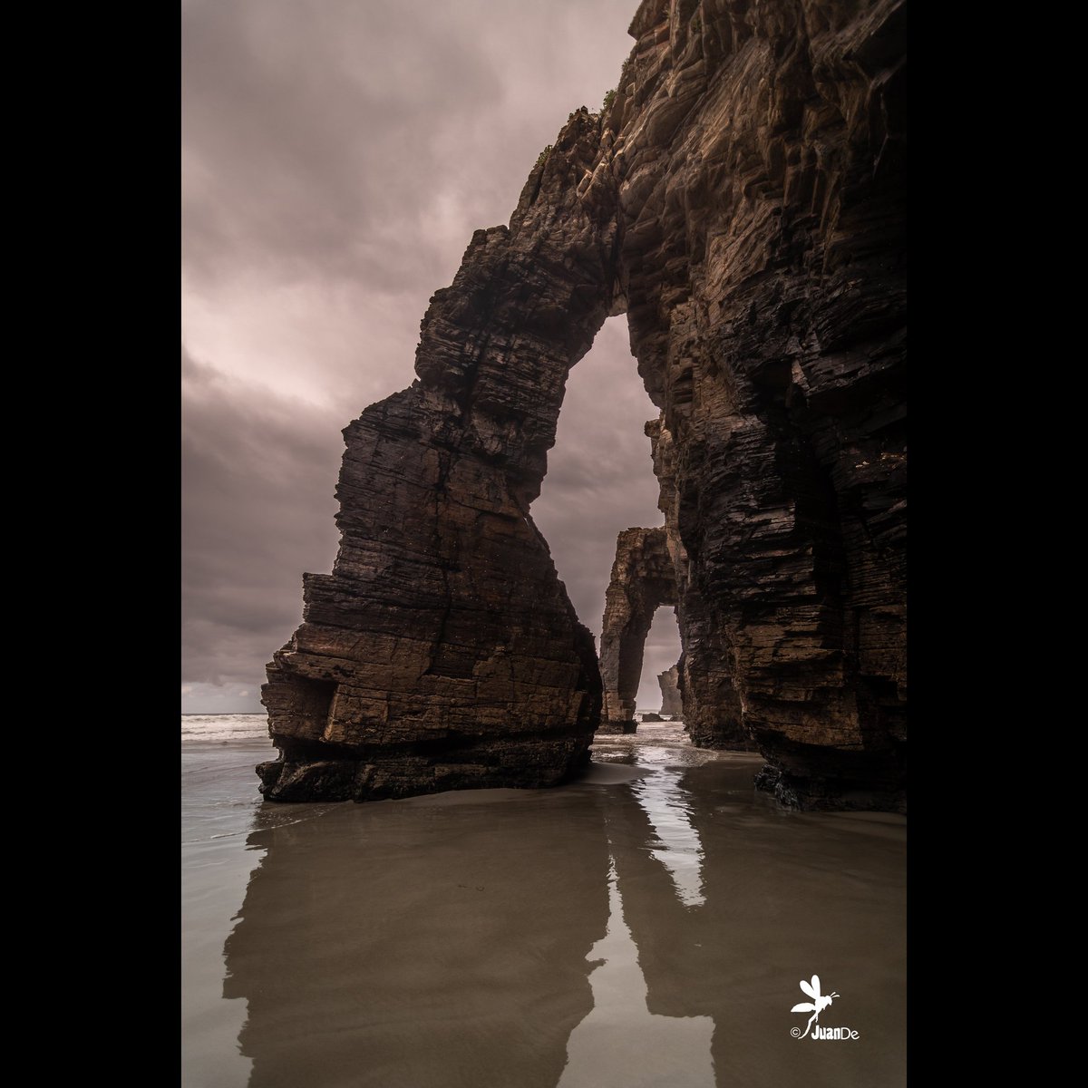 juanderr450's tweet photo. Buenos días, playa de las cátedrales a última hora del día.
Sirena, vuelve al mar,
varada por la realidad. #nikon #nikod500 #atardecer #sunset #storm #juanderr #juande #amimanera #playadelascatedrales #ribadeo #fotografia #photograpy #paisaje #landscape #landscapephotography https://t.co/VK62sqyxMl