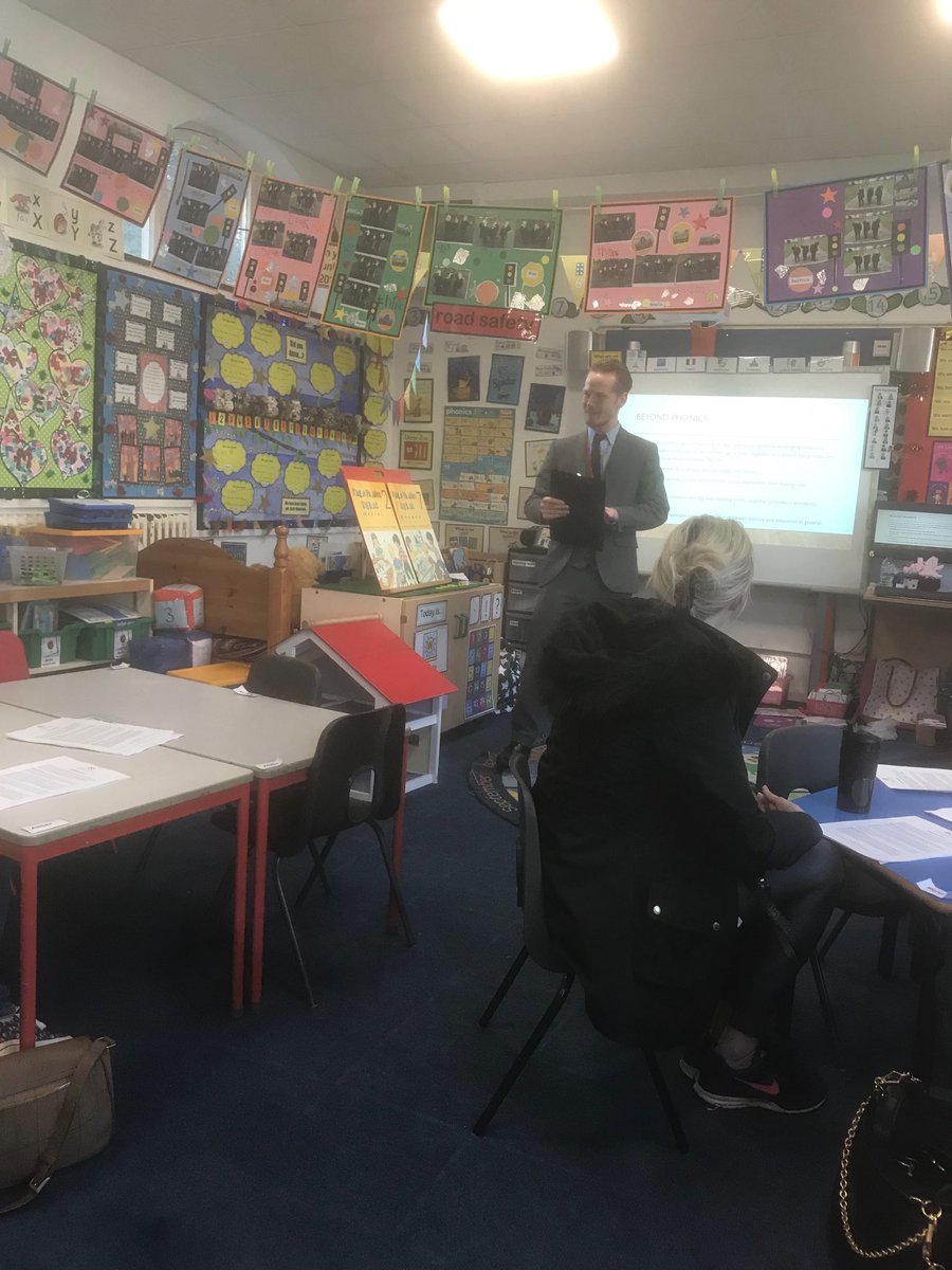 rh7headofprep's tweet photo. Phonics at Radnor! This morning Mr Veness, Ms McCormack and Miss Fulcher delivered an information morning about phonics. https://t.co/aNv6PeAwhN