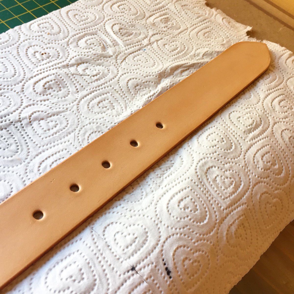 Leather_Thread's tweet photo. Embossed, oiled, edged and waxed. Once the waxes have dried this will be polished and stitched before the size is branded on the reverse and everything is given a final polish with a denim cloth. #handmade #leatherbelt #leathergoods #leathercraft #british #artisan #edc #giftideas https://t.co/aCxfaaqfi6