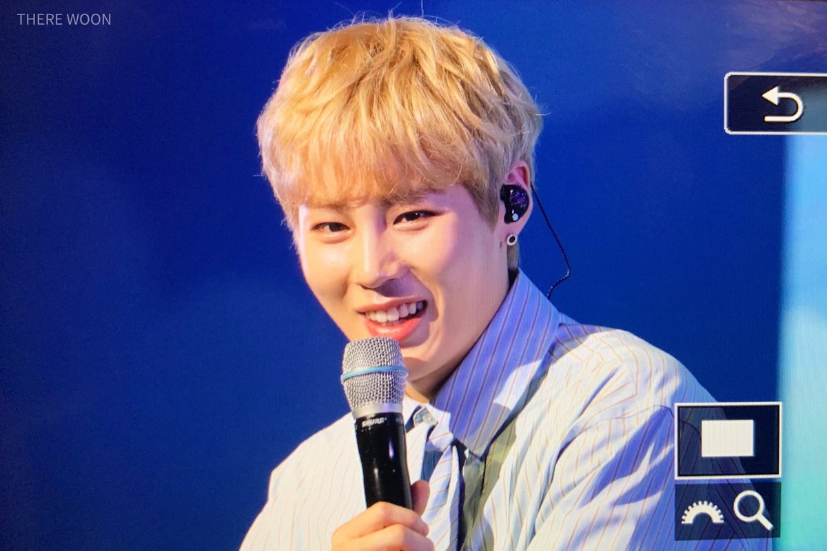 190227 울말랑이 난다난다 대박난다 ☁️✊🏻
#하성운 #HASUNGWOON #sungwoon #河成雲 #ハソンウン #ซองอุน #BIRD