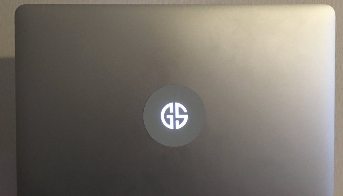 jurihahn's tweet photo. I decided to #rebrand my Mac. He is so old that he still has a glowing apple. Now it is not an apple anymore.

#macRebranding #macbook #rebranding #GS4u https://t.co/sGpiz0gufr