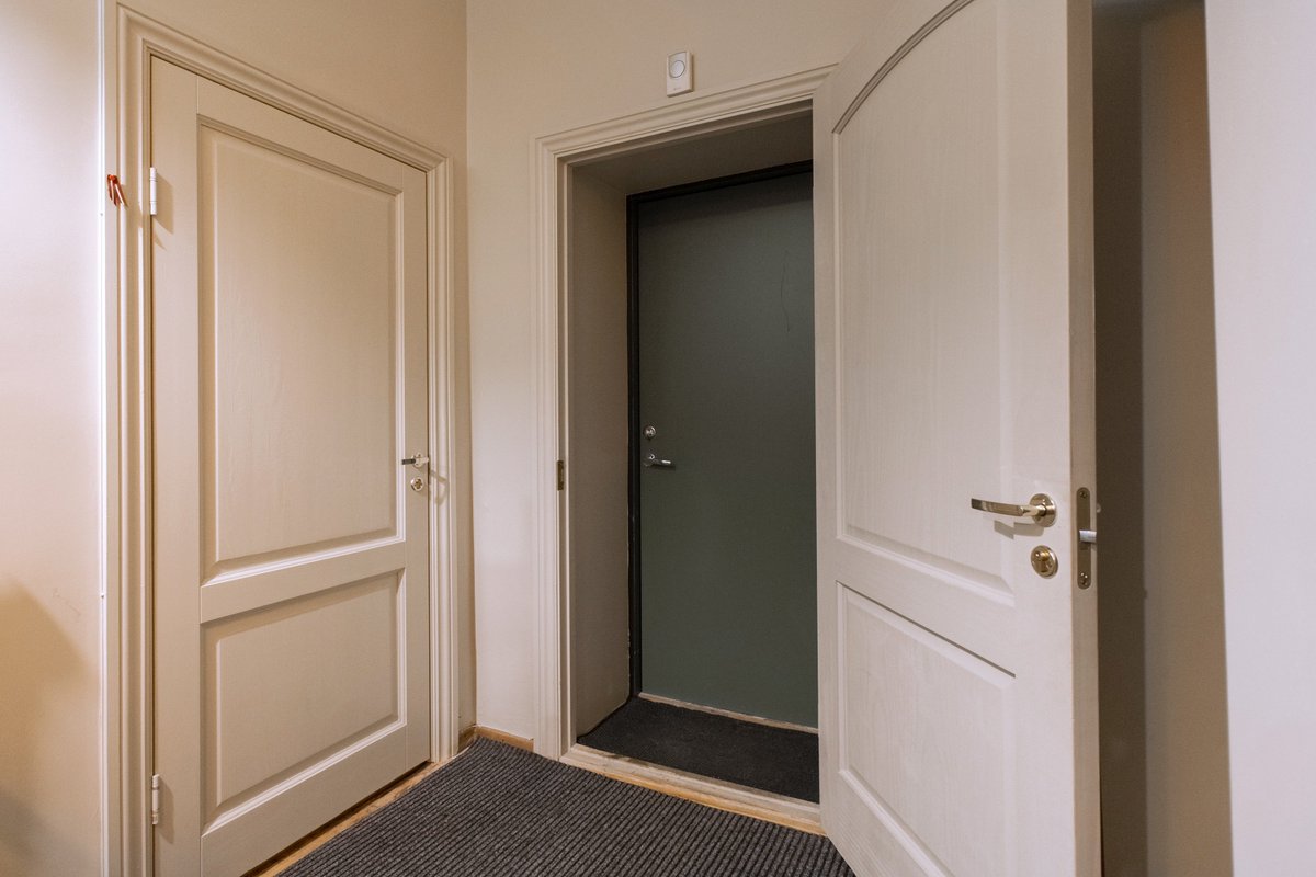 KnowhowRealty's tweet image. Pilsēta: Rīga
Vieta: Centrs
Iela: Ganu 4
Istabas: 1
Stāvs: 1/6
Cena: 250EUR/mēnesī (iekļauti komunālie un apsaimniekošanas maksājumi, kā arī interneta pieslēgums). Komisijas maksa aģentam par starpniecības pakalpojumiem nav jāmaksā.
Aģents: Oskars Zariņš
Tālrunis: +371 29957111