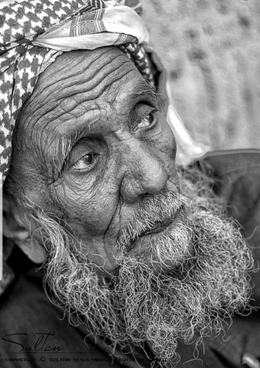 عاشوا على الفطره وماتوا على الزين 
الطيبين .. و (نادرين .. الحلايا !!)

لاجا مجال الطيب.. دايم ..غنيين 
وكن الخزاين من ثراااهم ..ملايا 

لو شالوا القاسي ولو شالوا الدين 
في مدهم تشبع اضعوف وولايا 

ف غيابهم وش يبهج الصدر والعين 
لعل للاجواد ..تبقى .... تلايا 
#شافي_البيضاني
