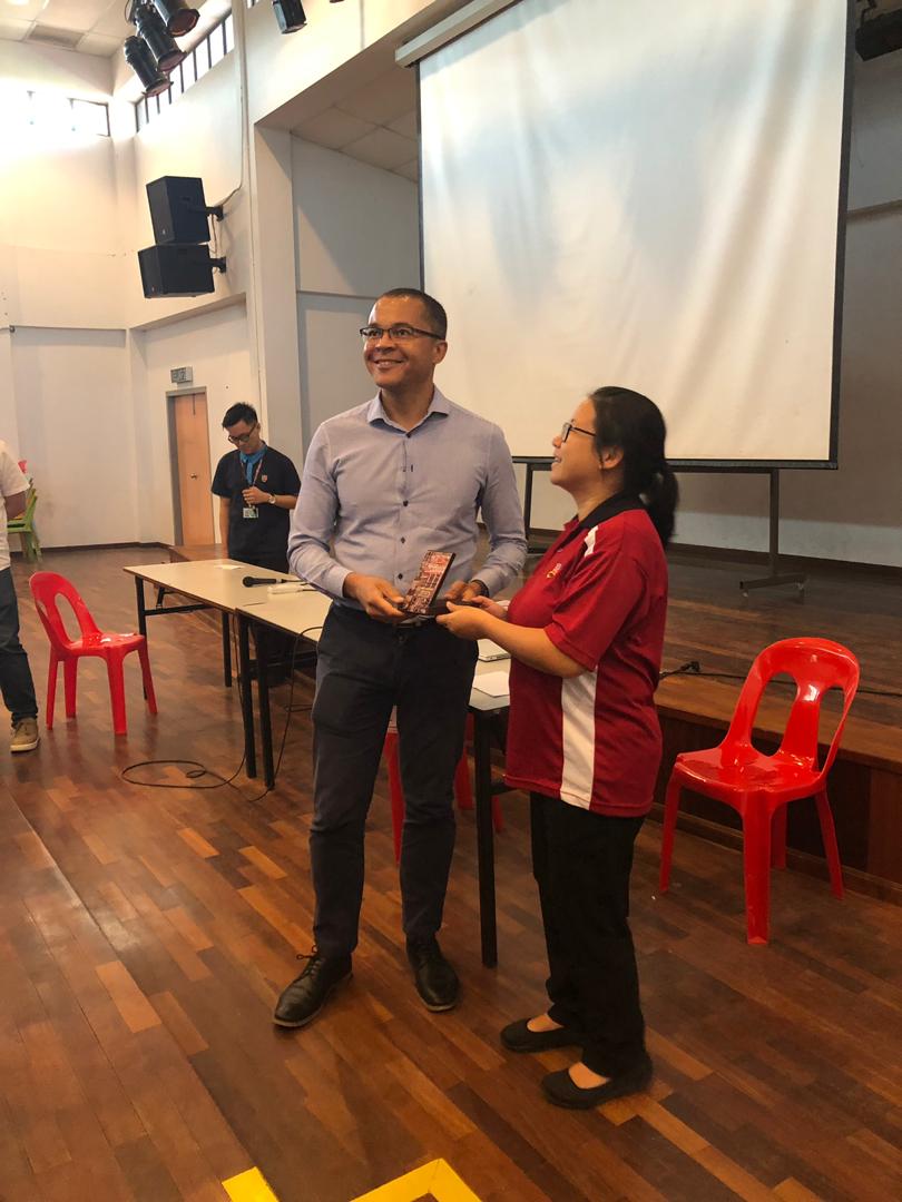 JonInegbedion's tweet photo. Great to meet the very fine staff and students at Kota Kinabalu High School today. Thank you to @mabecs for facilitating our tour of East Malaysia #UoSMalaysia https://t.co/BL6TlroU84