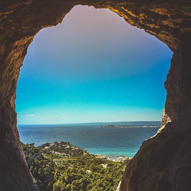 😍 Une vue à couper le souffle depuis la grotte Rolland !

📸 Merci à contadinimatteo pour la photo