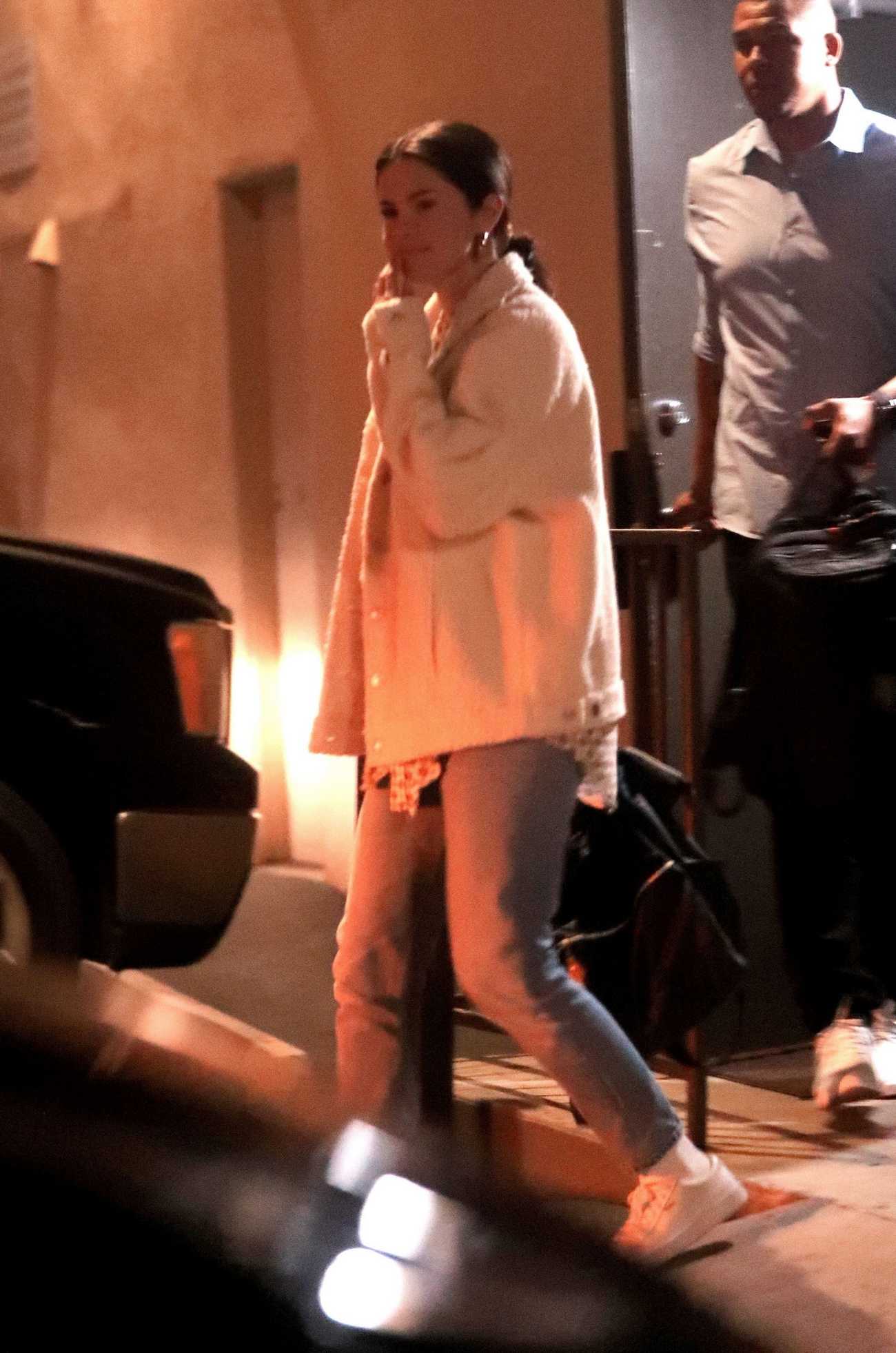 Selena Gomez Daily on Twitter: "Selena Gomez Exiting a music studio in