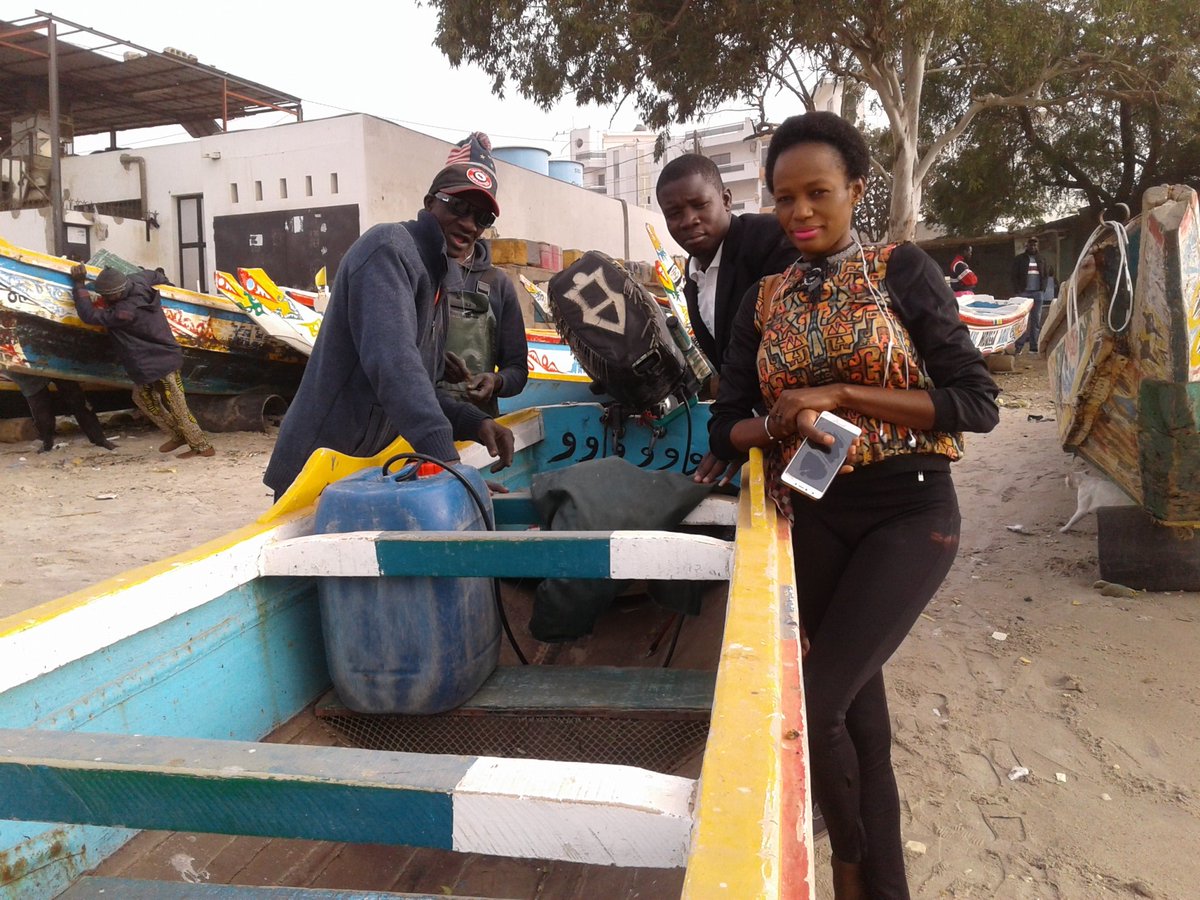 badeseck2015's tweet photo. #Cesti47: Amy Keita et Badé Seck en voyage en mer avec les pêcheurs de Soumbedioune pour s'enquérir de leurs conditions de travail et leur attente pour le futur président du Sénégal. https://t.co/80TsOR67is
