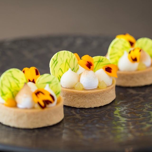 Pineapple Calamansi tarts- .
.
.
.
.
#dessert #sweet #chefsroll #chefstalk #pastrychef #instagram #instagoodmyphoto #justgoshoot #afternoontea #petitgateau #peoplescreatives #smartpatisserie #instagood #instayum #eeeeeats #forkfeed #f52grams #pastryelite… ift.tt/2H5WSjw