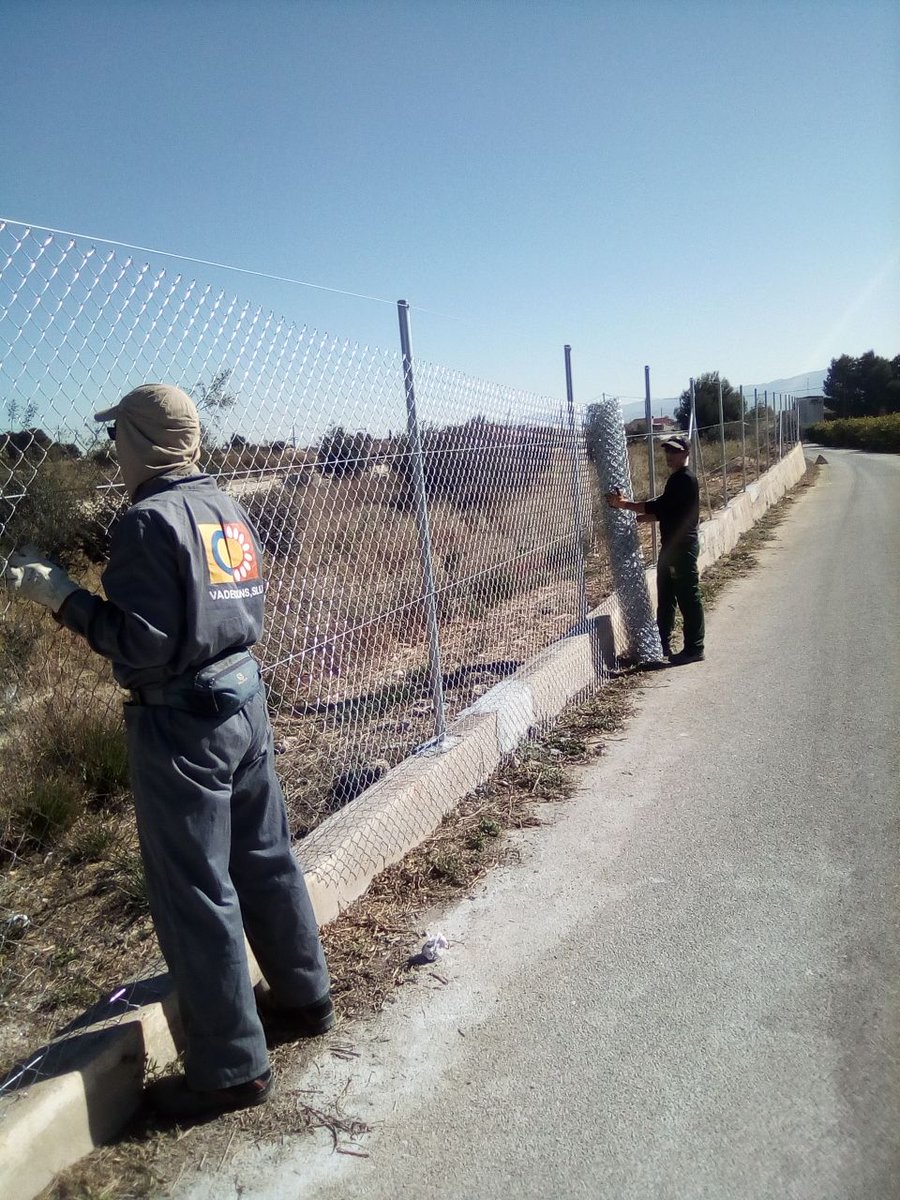 vadecons's tweet photo. Hoy realizamos un vallado perimetral en finca. https://t.co/NN3GNvoI8I