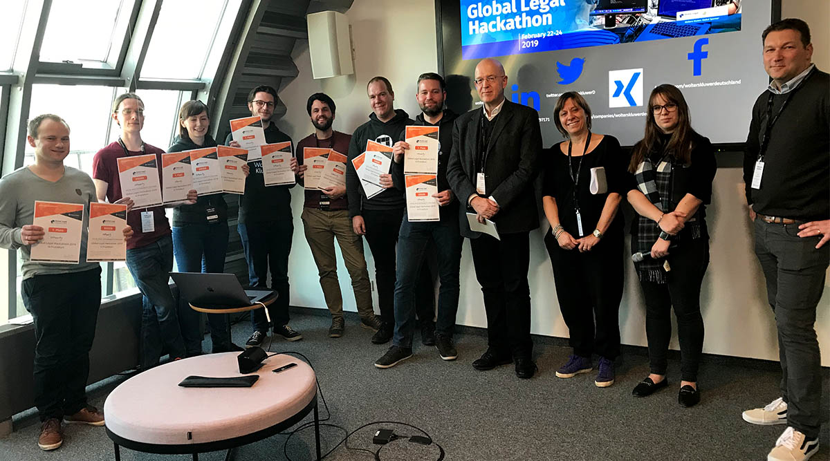 WoltersKluwerD's tweet photo. Der #GLHFFM @worldhackathon im @reinvent_law war ein voller Erfolg!
#GLH2019 Unser Siegerteam #Uthority hat eine tolle #App entwickelt, mit der Behördenbriefe leichter zu verstehen sind. Zu unserem Nachbericht geht es hier: https://t.co/IkRPtzWkR4 https://t.co/ANFt2iPmyd