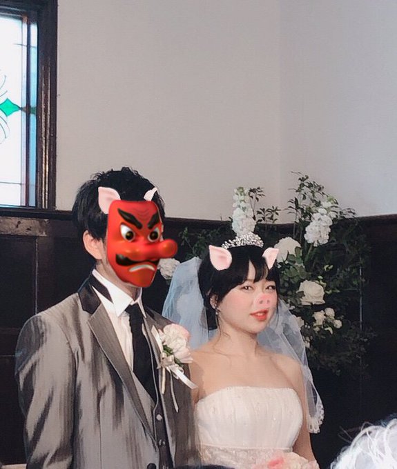 あまり乗り気でなかったので準備とかがほんまに嫌すぎて、前日まで日本の結婚式文化を憎んでたが、親友らが準備ほとんど手伝ってくれたから、ゲストがみんな終始笑顔やった。
友達に恵まれてると改めて気づかされたので、式はやってよかったと思う。 