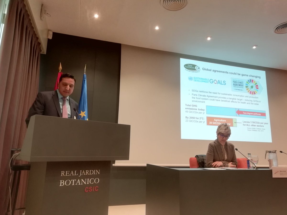 "Business as usual is not an option" - Emissions, land loss, biodiversity loss, global malnutrition: Riaz Bhunnoo <a href="/FoodSecurityUK/">Global Food Security</a> sets the #foodsecurity scene with a call to arms #BigPicnic