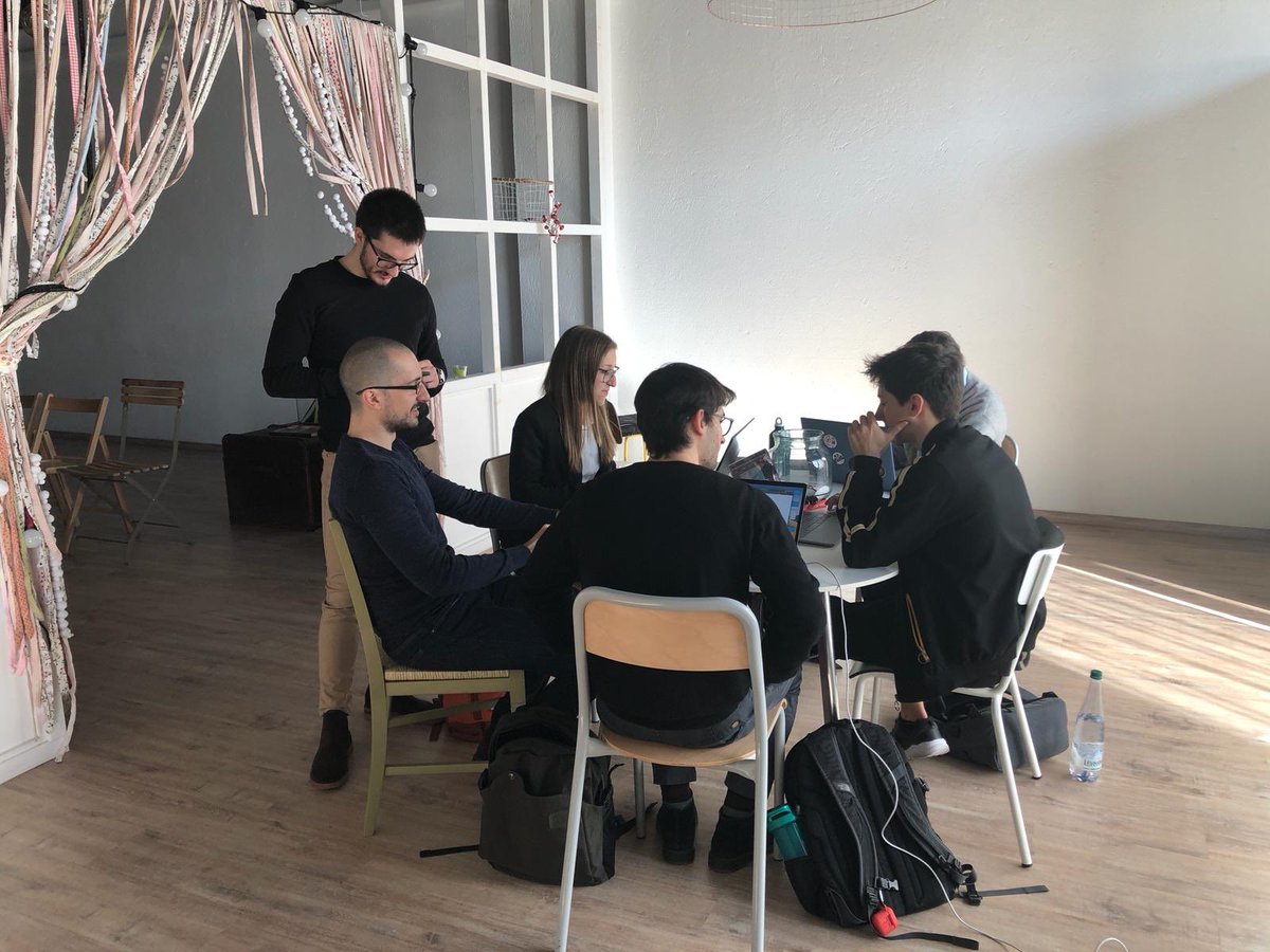 paolonardi80's tweet image. Today back in classroom... working with @IATH_Cernobbio students who will manage next #Chain5 conference in Como at @AmiciDiCometa #RealityBasedLearning #HVET