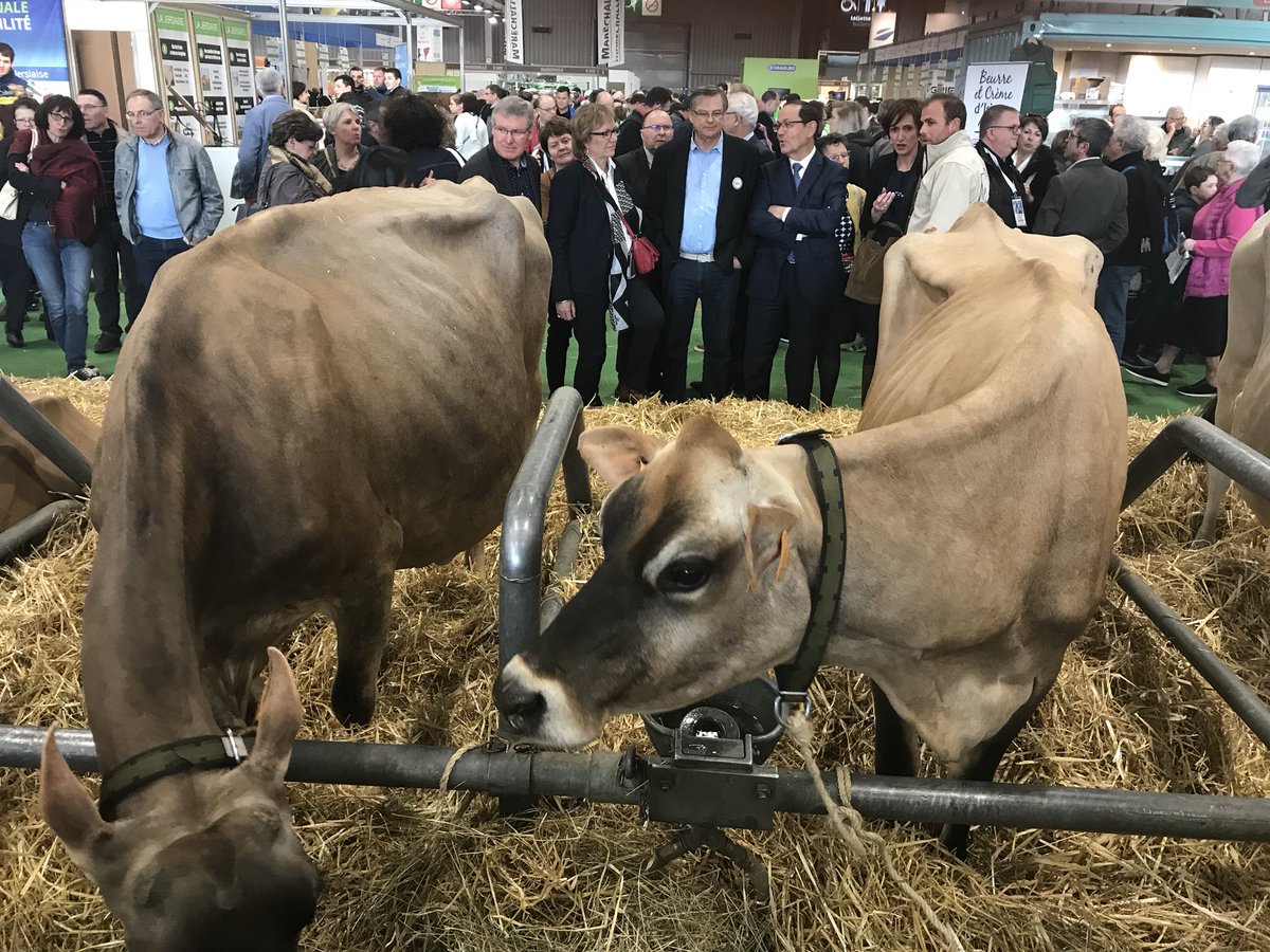 #SIA2019 
Ravi de rencontrer nos producteurs de #Maineetloire au Salon de l’#agriculture et très fier de l’excellence de notre filière #agricole.