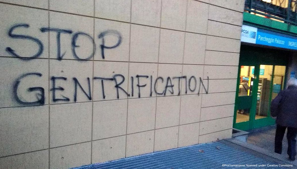 Anteverti's tweet photo. Economic empowerment, racial discrimination and #gentrification: these are some of the opportunities and challenges that #SharingPlatforms offer for cities. But how can regulation help finding a balance? @JulietSchor tells us ➡️ https://t.co/TQtZnYm157 https://t.co/HwMaOMTPix