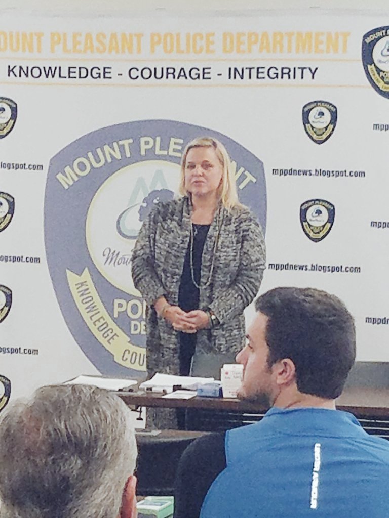 MPPDWinstead's tweet image. The Mount Pleasant Police Dept is hosting Wake Up Carolina and The Charleston Center for free Community Narcan training.  Last Saturday of every month in 2019 from 9:30 am til 11:00 am at the Mt Pleasant Police Department.  register at: wakeupcarolina.eventbrite.com
#FIRSTSTEPPROGRAM