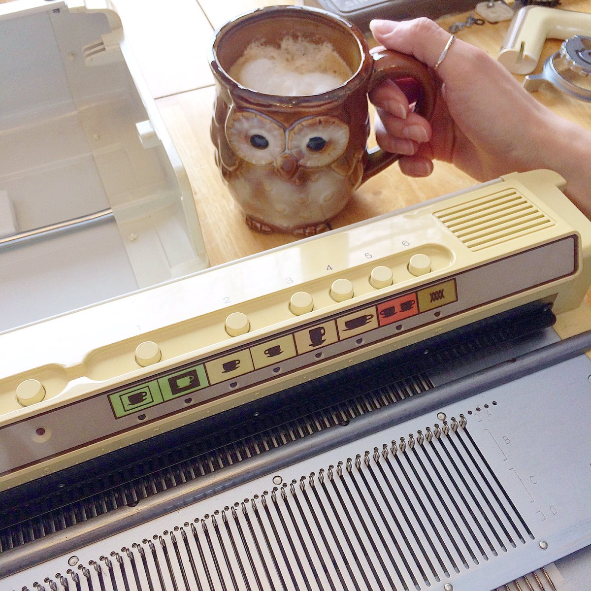 machineknits's tweet image. I love all of the little coffee cup symbols on the pattern panel of this Singer 560 knitting machine ☕️  Lots of machine repairs and coffee today!

#knittingmachine #knitting #singermachine #RochesterNY