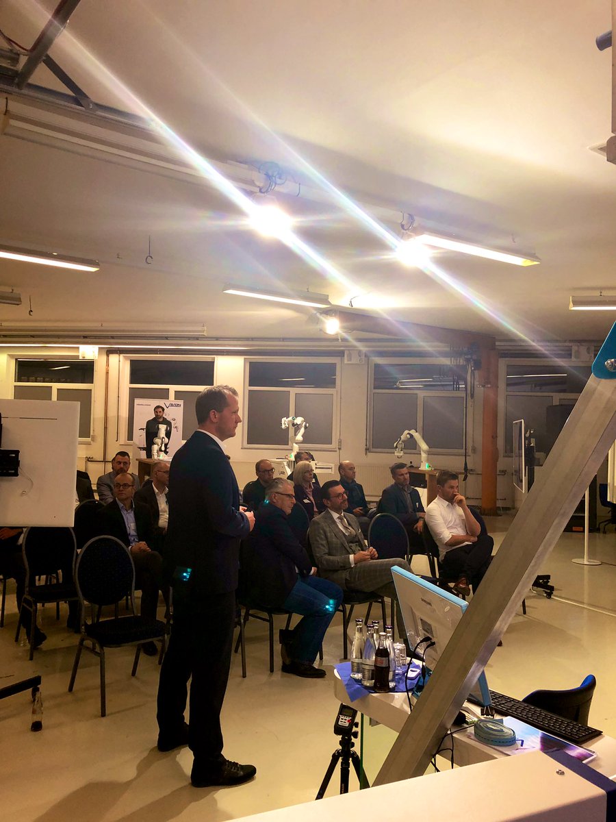 G_Balende's tweet photo. Vision Experience Days @Becker__Philipp @Vision_Laser #visionexpdays #industrie #digitalisierung #hannover #barsinghausen @BVMWeV https://t.co/VZWa22Cle6