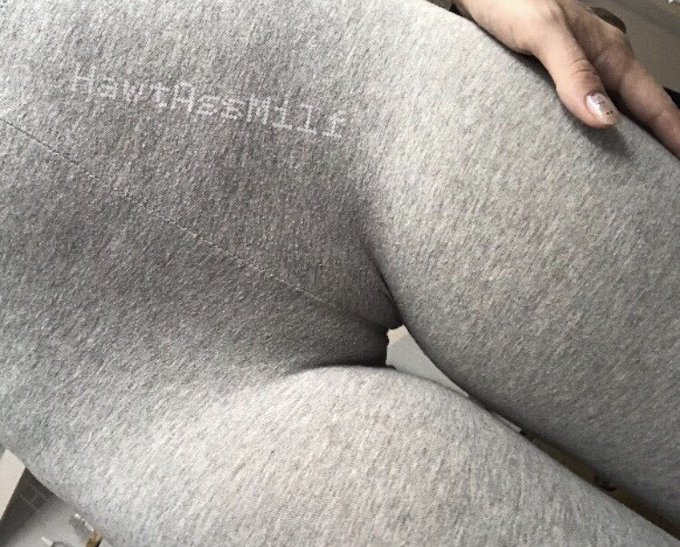 Cameltoe/gap combo on Hump Day? 🐫
Sure, I got it 🤓💋 https://t.co/u9I3L2jsk9