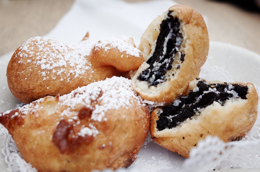 Merced_CA_Fair's tweet photo. Grab a cold glass of milk and some Oreos because it's #NationalOreoDay! #FunFact: Enough Oreos have been made to wrap around the Earth 381 times! Don’t forget to grab your Deep-Fried Oreo at this year’s #2019MCF, 6/5 – 6/9!
🍪
#FairFood #DeepFriedOreo #MilksFavoriteCookie https://t.co/xugrWATuDg