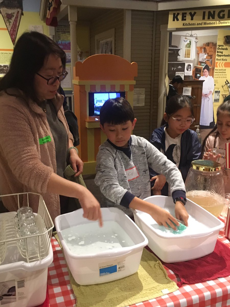 MrsKrepelka's tweet photo. Having lots of fun at the Campbell Historical Museum!  Thanks to all our parent volunteers. #usdlearns #osterpride https://t.co/vJnTnAE6TJ