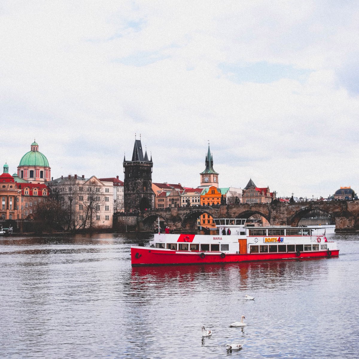 Trabber's tweet image. ¿Ganas de #Praga? 📍

Echa un vistazo a todas las ofertas para viajar barato a la Ciudad de las 100 Torres 🏰😉✈️ #FelizMiercoles! trabber.es/vuelos-a-praga…