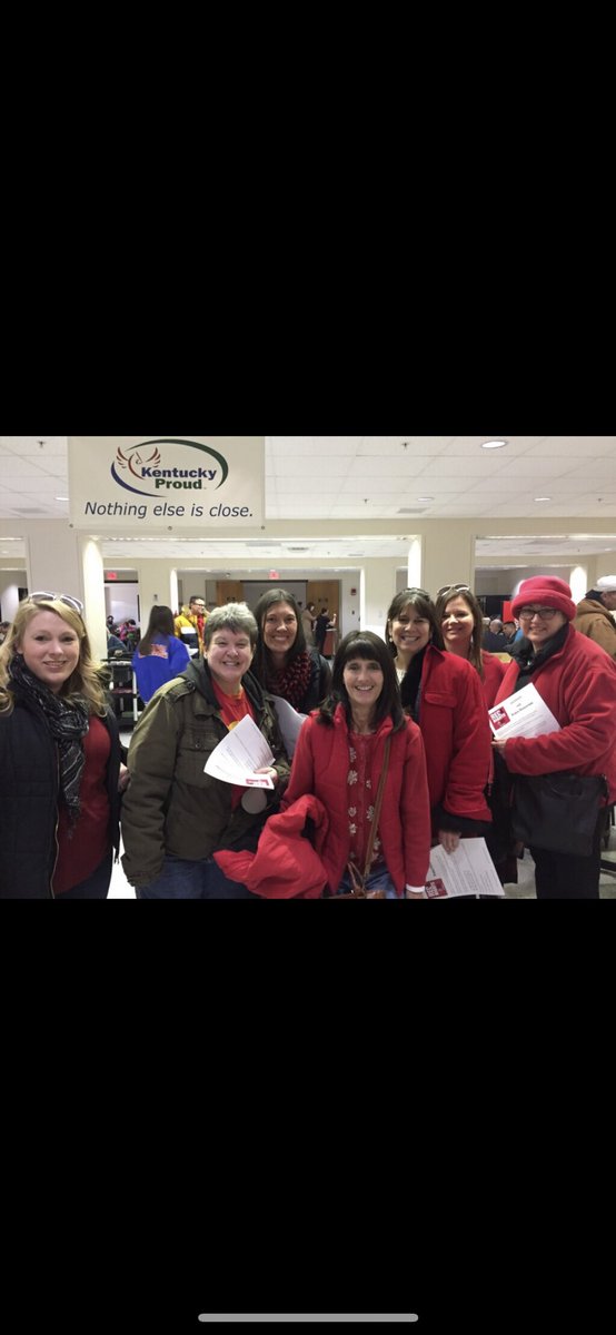 Llobue2's tweet photo. Luhr Elementary showing support for JCPS in Frankfort today! #msgc https://t.co/Xzwx3Kssgw