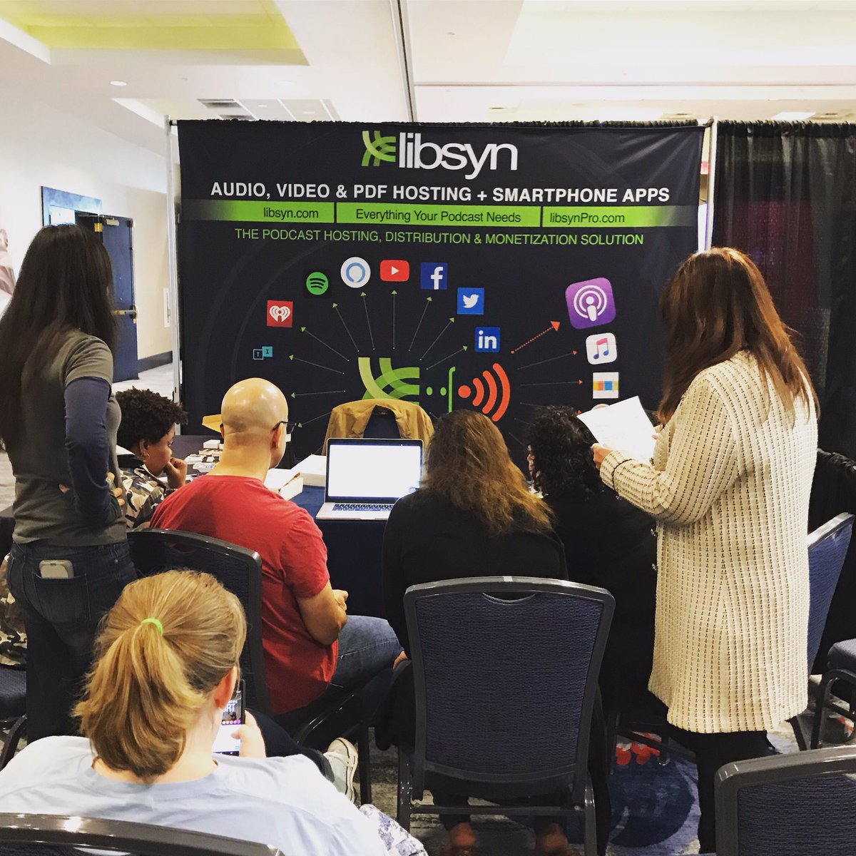girlinspacepod's tweet image. Data nerd congregation at the @libsyn booth to watch the Infinite Dial presentation! 💃🏻💃🏻💃🏻📈📈📈✨ #PME19