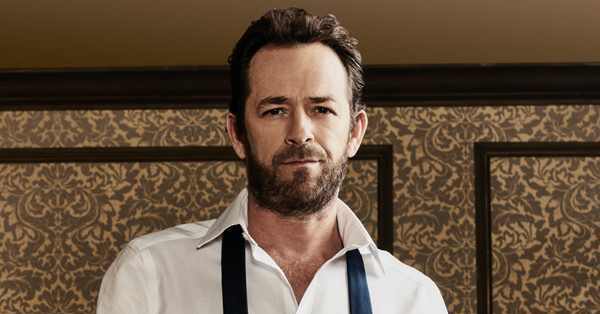 enews's tweet image. Tonight's episode of #Riverdale "is dedicated to Luke, as all episodes will be for the rest of our run." eonli.ne/2EDI4Wl