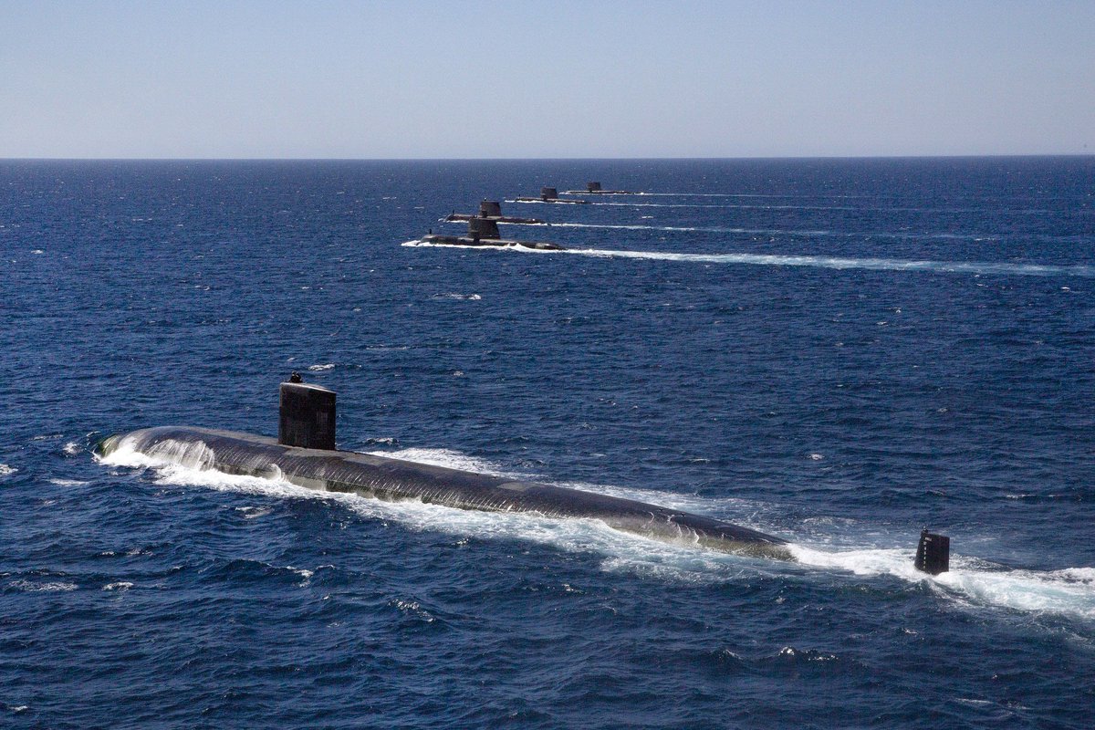 DeptofWar's tweet photo. Smooth sailing ⛵

The fast-attack submarine #USSSantaFe 🇺🇸 sails in formation with @Australian_Navy 🇦🇺 submarines in waters off the west coast of Australia. https://t.co/gCkpbqiAKW