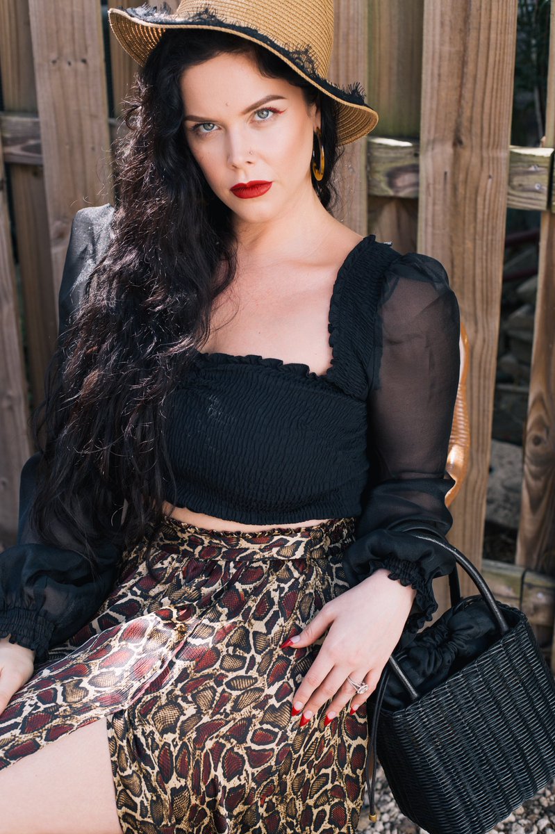 ElexisAnsley's tweet photo. Spring is among us 🌷

Cc:@awomlab &amp; @soakiba 📸:@lexeye
💄: @mimiperroni 
#fashioneditorial #actor #creativedirection #creativephotography #model #awom #awomclub #fashion #redliner #red #love #redlips #miami #vogue #singer #songwriter #musician #blueeyes #goodmorning #hat https://t.co/X7cSTUaIuk