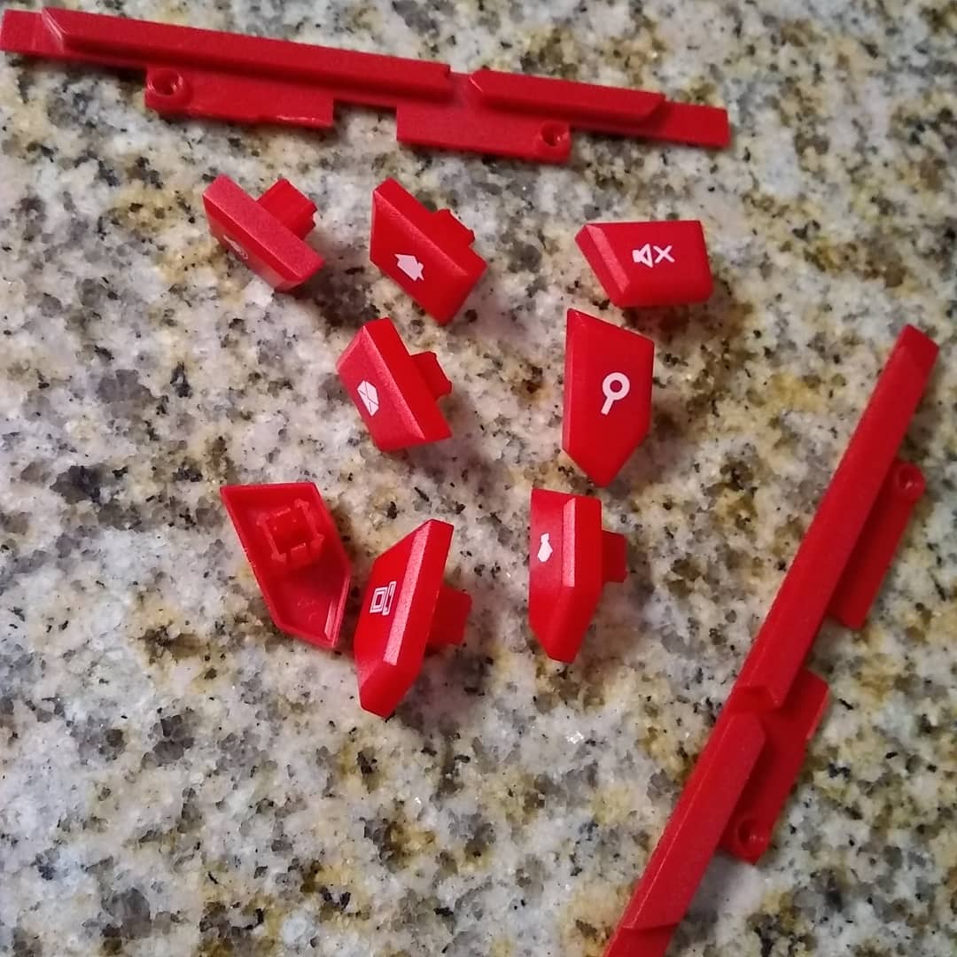 DDCustomMods's tweet photo. 😱😱Look at all that blue tape!!  #MomsMod Gamdias keyboard is ready for paint 😈🛠️

#Modding #Keyboard #PCMR #PaintPrep https://t.co/4uaBZsS3ay