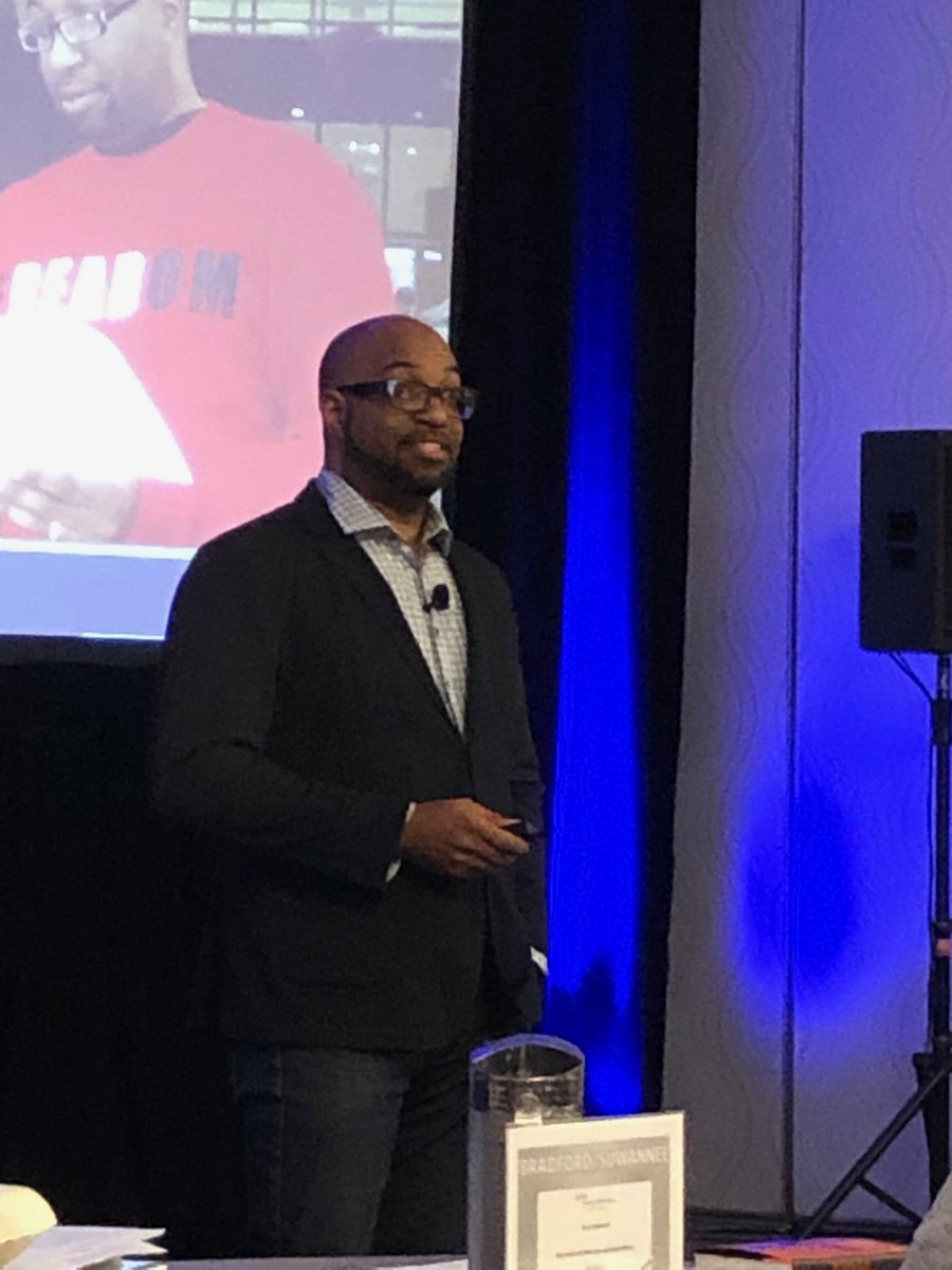 KirstenOlafsen's tweet photo. Author Kwame Alexander! Thanks HMH! #prideofclermont, #flliteracy, #Lead2Literacy, @LeadAndLearn https://t.co/Ci4Hjz08h4