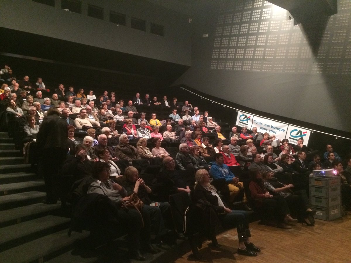Rencontre annuelle du Crédit Agricole Centre Est de la Caisse locale de Roussillon : des témoignages sur la transmission intergenerationnelle sur l engagement des jeunes dans l aide humanitaire et le soutien à la culture que n arrête pas le handicap Bravo pour ces actions