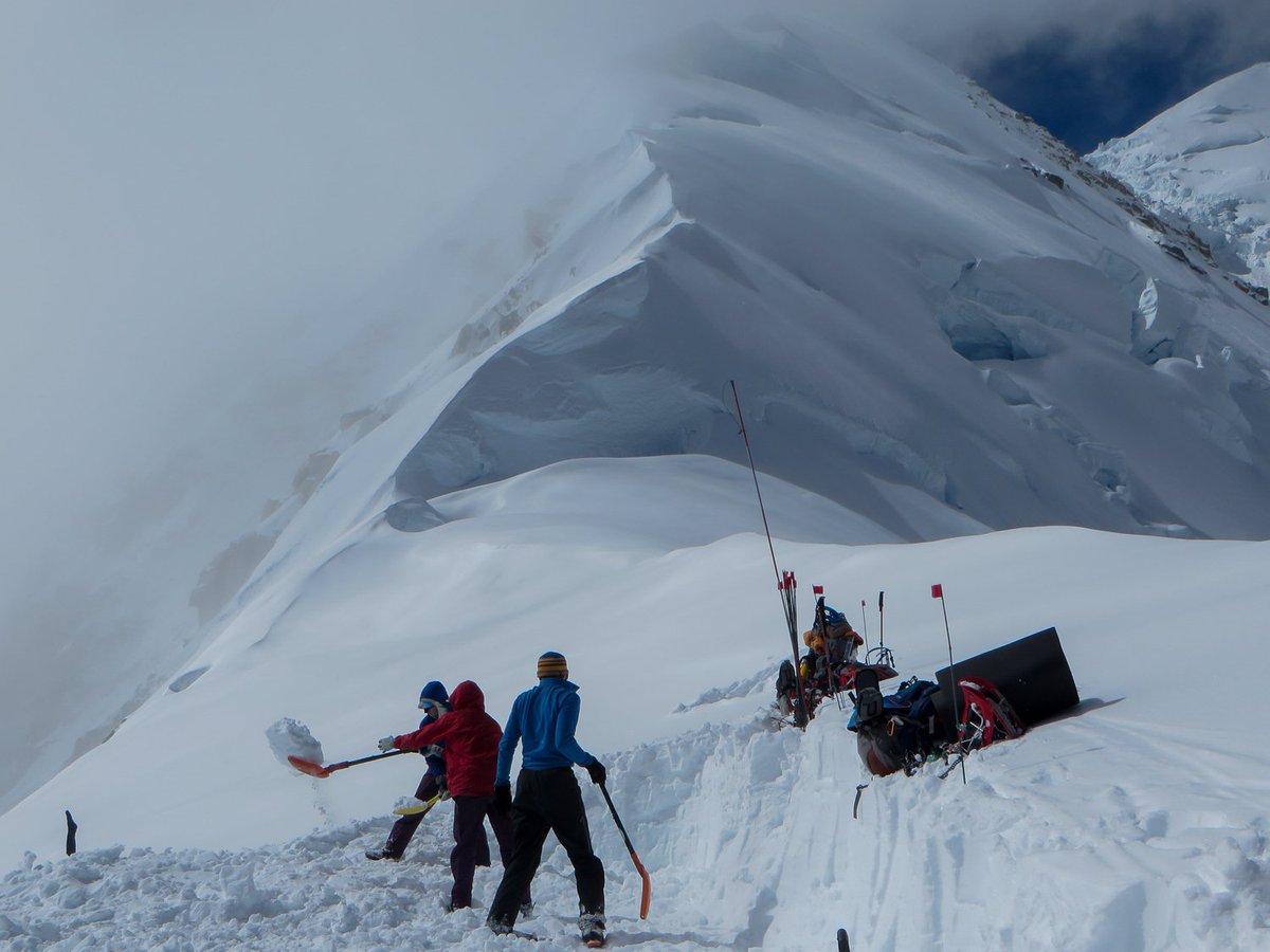 GORETEXna's tweet photo. Teamwork makes the dream work. ๐๐ช๐ผ
๐ธ: Mountain Tech Pedro BInfa #shoveling #snow #teamwork #cheesyquote https://t.co/gnRjKfvf9y