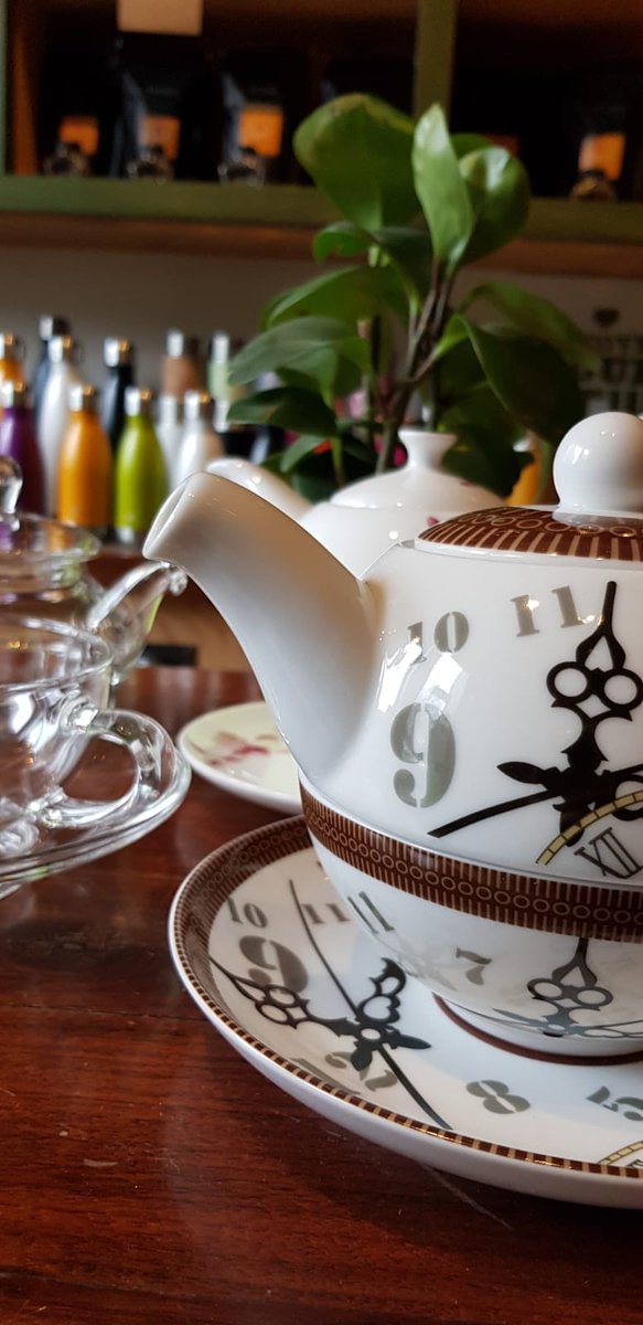 roseveartea's tweet photo. Would you like an adventure now or shall we have our tea first? #teaedinburgh #edinburghtea #aliceinwonderlandquotes https://t.co/fZtr1NVP22