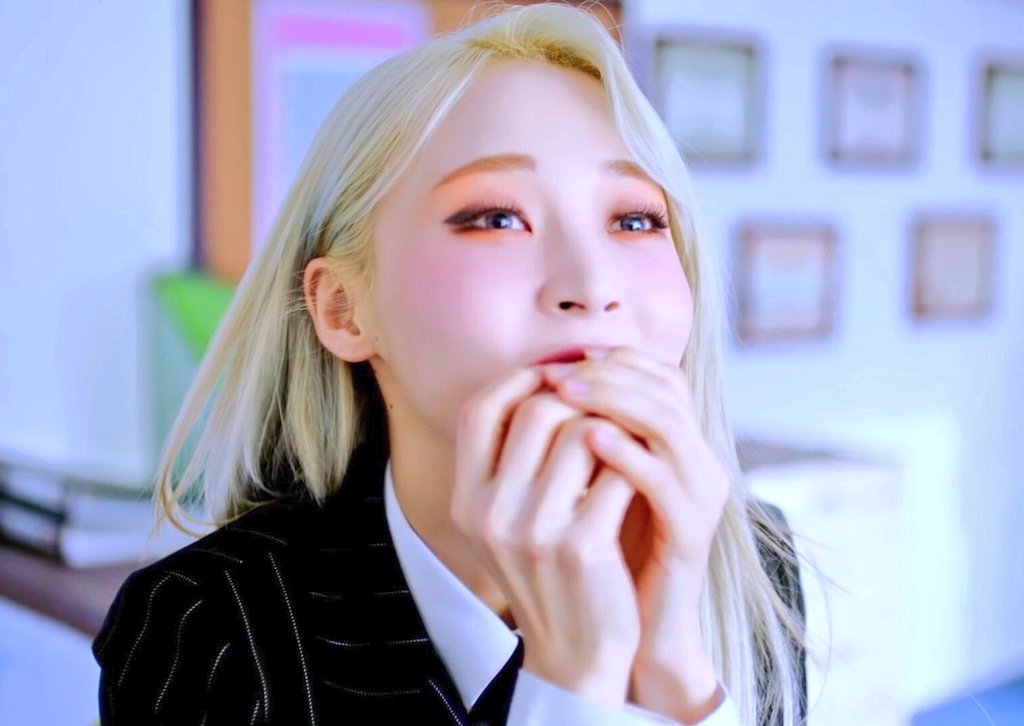 BE_YOUR_SIDE's tweet photo. MOONBYUL IS KOREA'S FUTURE 😇😇😇 https://t.co/i1UNRyyIL2